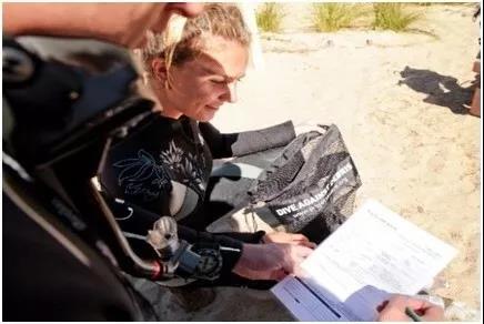 原來(lái)你是這樣的潛水員妹子！